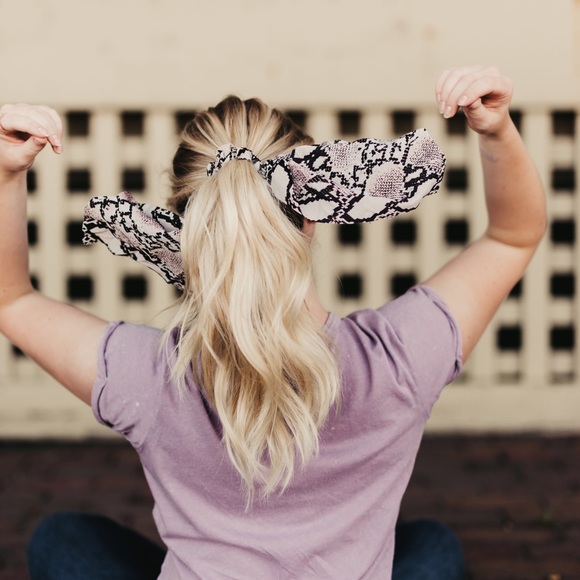 SCARF/HAIR TIE—SCARF & SCRUNCHIE SNAKE SKIN PRINT ADORABLE HAIR TIE!! - Picture 5 of 6